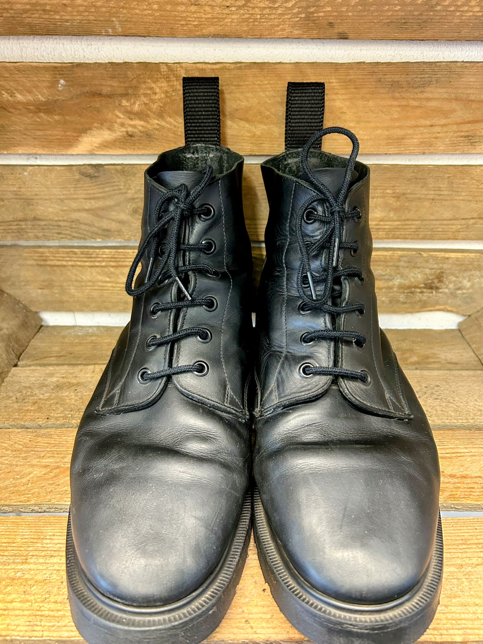 Pull and best sale bear dr martens