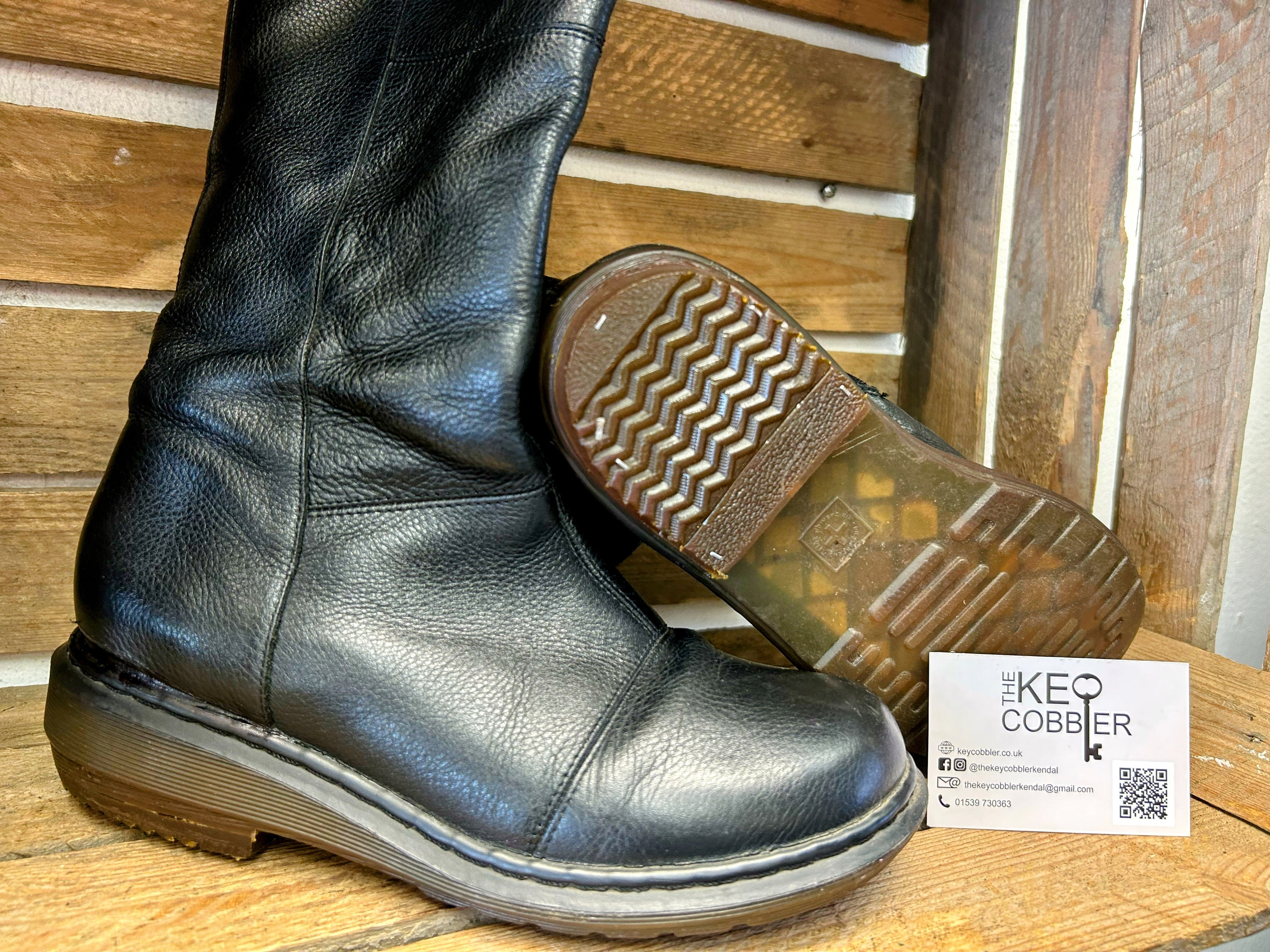 Dr martens store charla boots